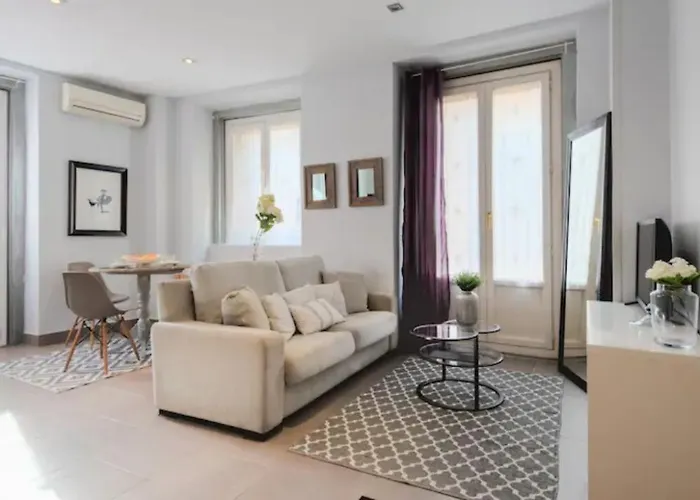 Cozy Centric- 1Bd 1Bt- Sol-Plaza Mayor